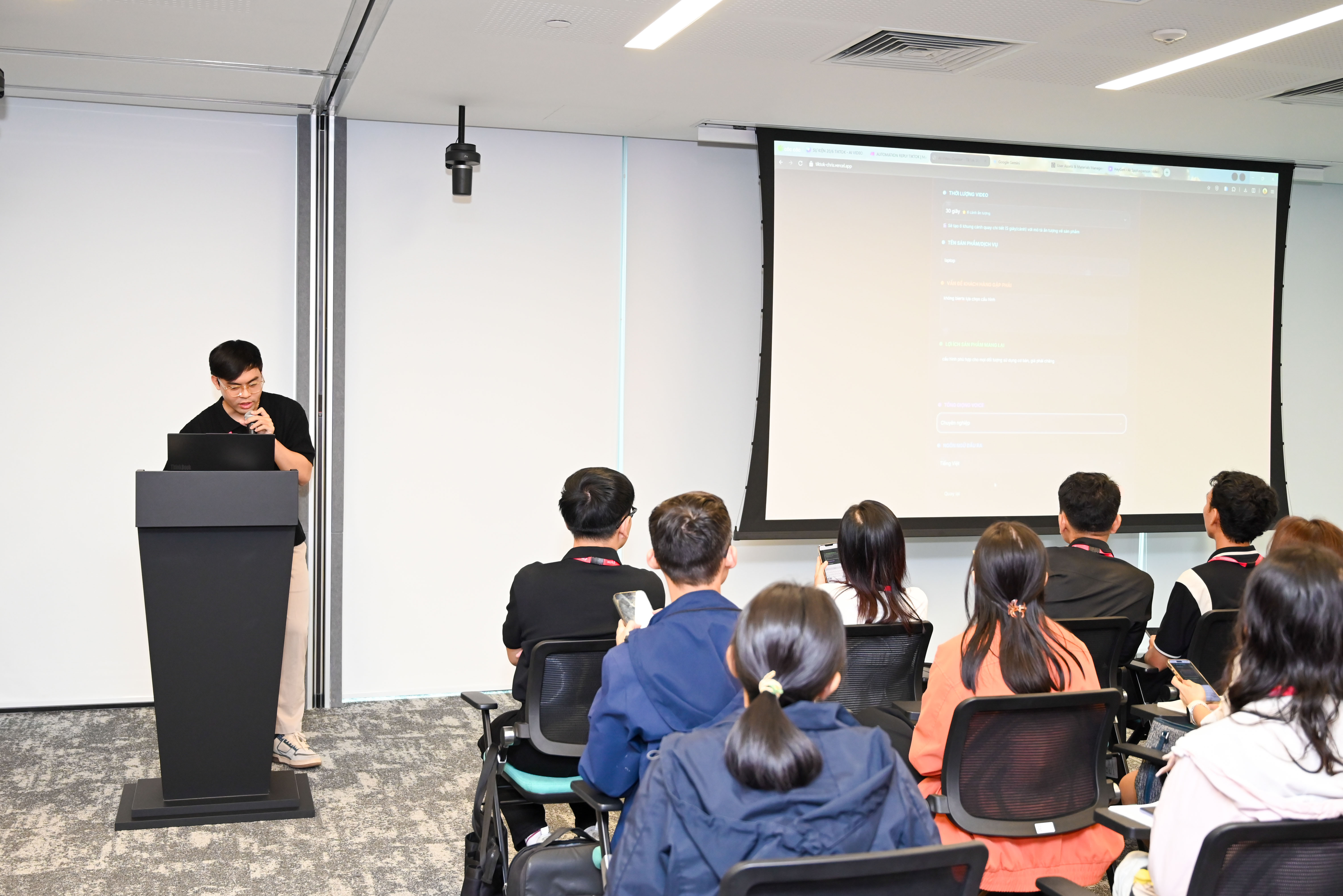 Tương tác với khán giả